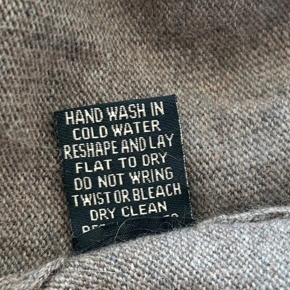 BCBG Maxazria Wool / Nylon Cardigan Size Large - Picture 9 of 10